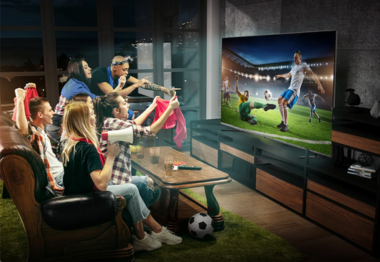 Enjoy time with friends with FPD smart TV